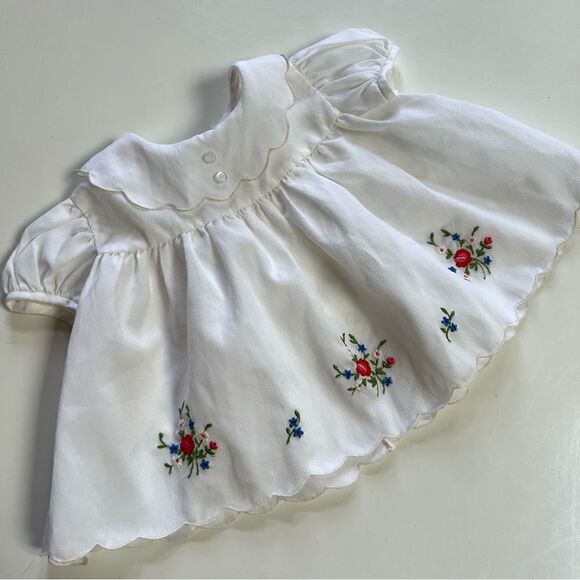 Lovely Vintage 1970s Handmade Floral Embroidered Scalloped Trim Peasant Blouse - Picture 2 of 7